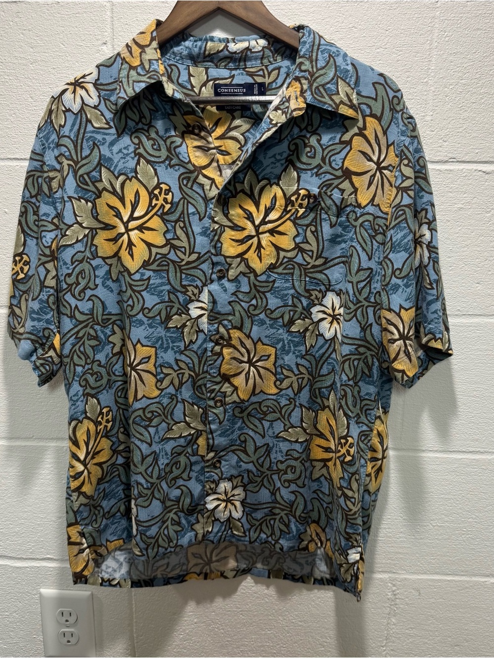 Consensus Tropical Floral Rayon Button Down Shirt Size L